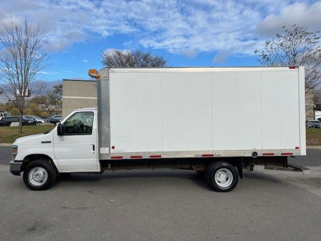 2017 Ford Econoline Commercial Cutaway E-450 Super Duty 16' MULT in Cars & Trucks in City of Toronto - Image 2