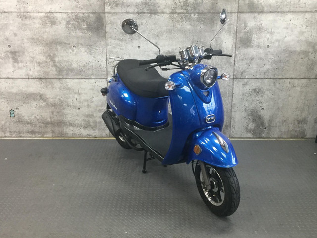 2023 SCOOTTERRE SOLISTA 50 Blue, Red in Scooters & Pocket Bikes in Edmundston