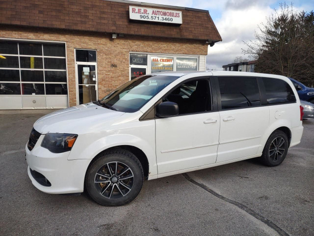  2017 Dodge Grand Caravan SXT MODEL--FULL STOW N GO-DVD-SPORT WH in Cars & Trucks in Oshawa / Durham Region - Image 3