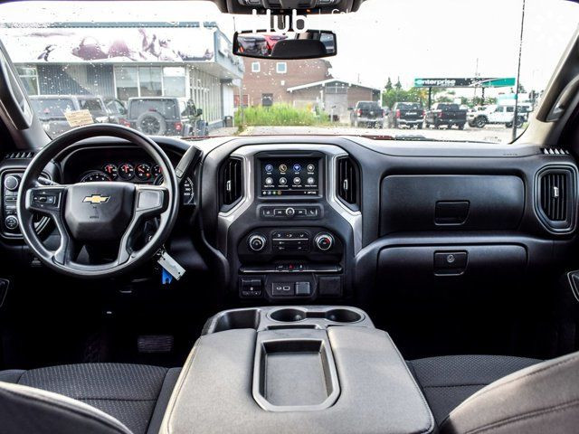 2023 Chevrolet Silverado 2500HD Custom 4WD Crew Cab 159 6 in Cars & Trucks in Mississauga / Peel Region - Image 3