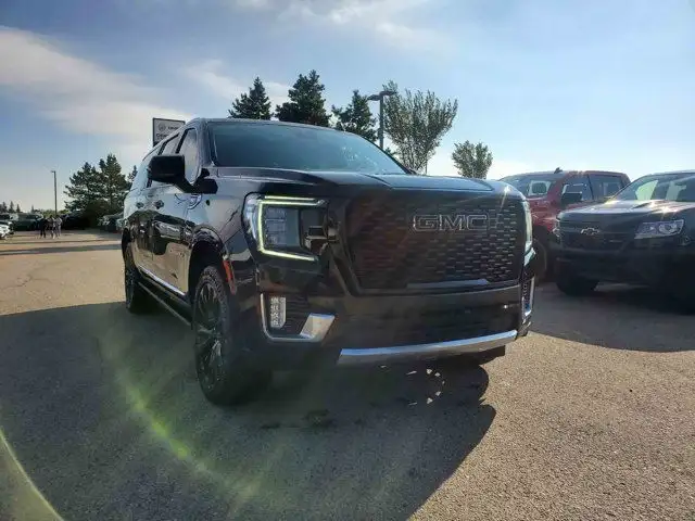 2023 GMC Yukon XL Denali Reserve 6.2L in Cars & Trucks in Strathcona County - Image 4