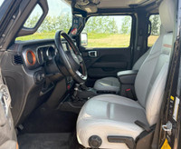 Experience rugged capability and standout style with the 2021 Jeep Gladiator Mojave, now available a... (image 5)