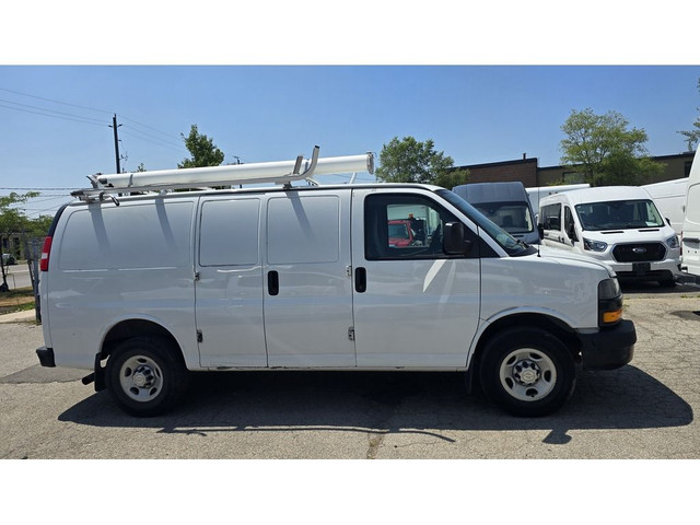 2019 Chevrolet Express Express 2500 - V6 Gas - Roof Rack - Clean in Cars & Trucks in City of Toronto - Image 3