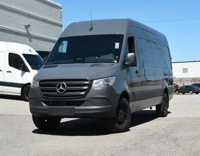 Engine: 2L TURBO 4cyl. L/100Km City: 0.0 L/100Km Hwy: 0.0 Safety Equipment Système antipatinage à to...