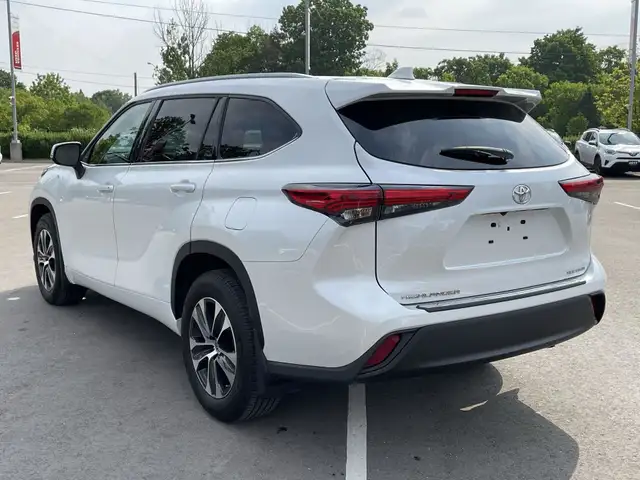 2022 Toyota Highlander XLE 1 OWNER,FULL SERVICE HISTORY,NEW O... in Cars & Trucks in City of Toronto - Image 4