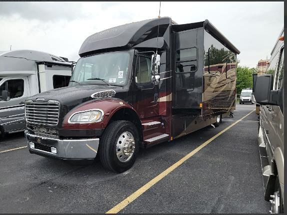 2019 Freightliner Motor Home Renegade in Cars & Trucks in Markham / York Region - Image 2