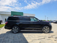 2021 Ford Expedition Platinum Max 4x4 with the 3.5L Ecoboost and only 92,000kms. Extended warranty i... (image 3)