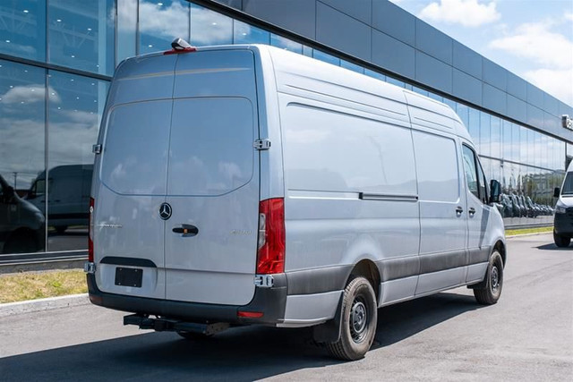 2025 Mercedes-Benz Sprinter 2500 170 Wheelbase High Roof RWD in Cars & Trucks in Laval / North Shore - Image 3