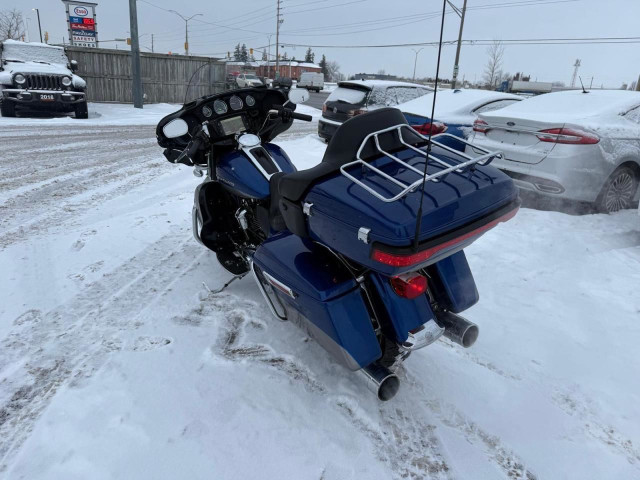 2017 Harley-Davidson FLHTK Electra Glide Ultra Limited 107 CI, E in Cars & Trucks in London - Image 3