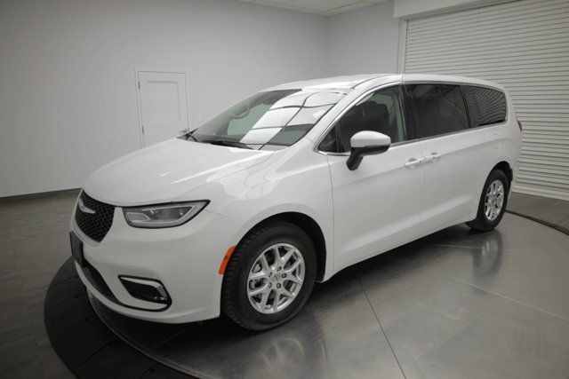 2023 Chrysler Pacifica Touring L in Cars & Trucks in Calgary - Image 3