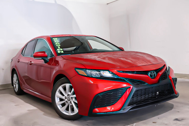 2023 Toyota Camry SE + NIGHT SHADE + AWD + SIEGES CHAUFFANTS VOL dans Autos et camions  à Laval/Rive Nord