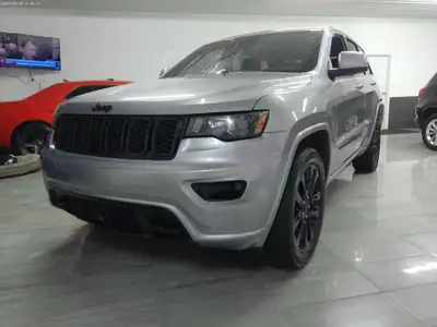 Superbe Jeep Grand Cherokee Altitude 2021 avec 122 342 kilomètres certifié, financement facile dispo...