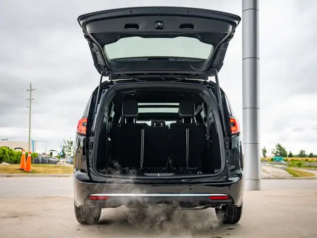 2025 Chrysler Pacifica Select in Cars & Trucks in Barrie - Image 8