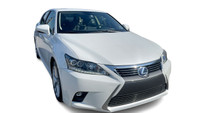 La Lexus CT 200h 2014 est une berline compacte hybride haut de gamme, idéale pour les conducteurs so... (image 4)