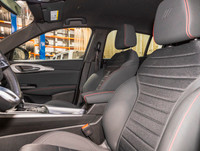 Wow! Tout un véhicule! Hybride électrique rechargeable / Very nice car! Plug-in electric hybrid. OFF... (image 9)