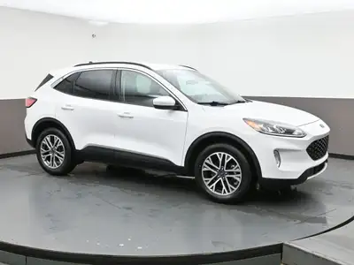 Experience versatility and style with this 2020 Ford Escape SEL, a well-equipped compact SUV that bl...