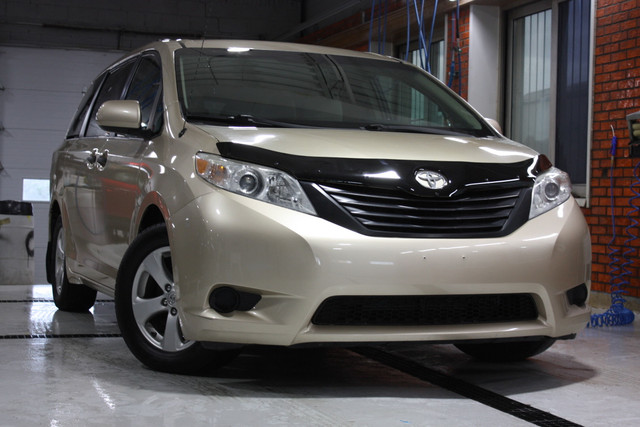 2013 Toyota Sienna LE V6 in Cars & Trucks in City of Montréal