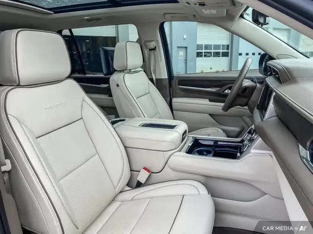 2023 GMC Yukon XL Denali 4x4 DIESEL Sunroof Nav Power Boards in Cars & Trucks in St. Albert - Image 26
