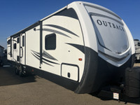 2018 Outback 325BH  Bunk House/Outside Kitchen