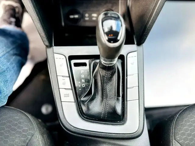 2020 Hyundai Elantra Preferred w/Sun & Safety Package IVT in Cars & Trucks in Edmonton - Image 22