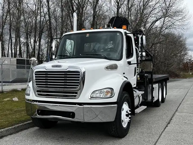 2006 freightliner M2 112 15 foot Flat Deck With Hiab Crane Diese in Heavy Trucks in Richmond - Image 5