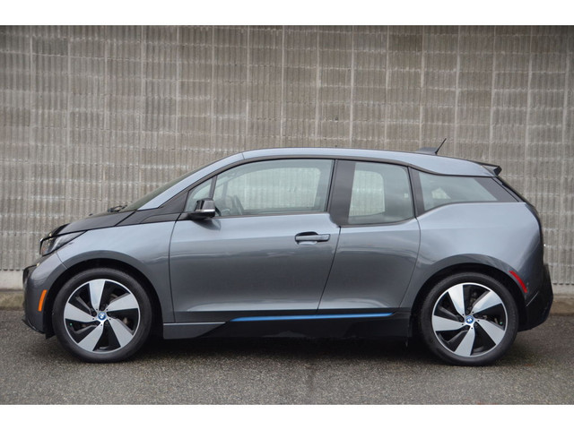  2016 BMW i3 rex Base Hatchback Plug-in Hybrid Electric in Cars & Trucks in Burnaby/New Westminster - Image 3