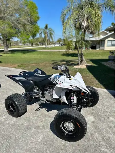 APPLY NOW: https://www.ridecollective.ca/get-pre-approved The 2022 Yamaha YFZ 450R is a high-perform...