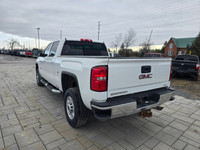 2017 GMC Sierra 2500HD SLE 4WD Crew Cab with 199,000kms on it. Vehicle comes safety certified. Exten... (image 6)
