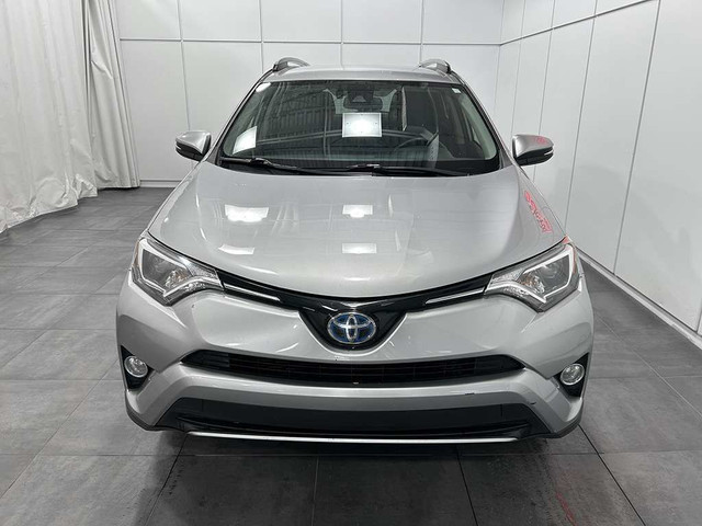 2017 Toyota RAV4 LE+ HYBRIDRE AWD - SIEGES CHAUFFANTS - BLUETOOT in Cars & Trucks in Québec City - Image 2