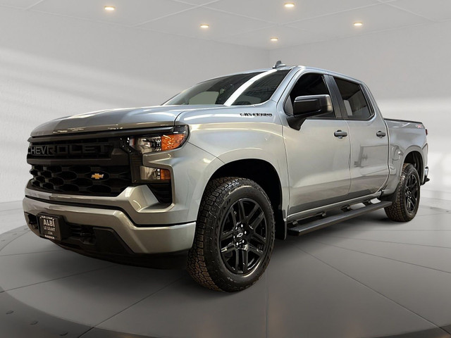 2023 Chevrolet Silverado 1500 CUSTOM CREW CAB 4X4 in Cars & Trucks in Laval / North Shore