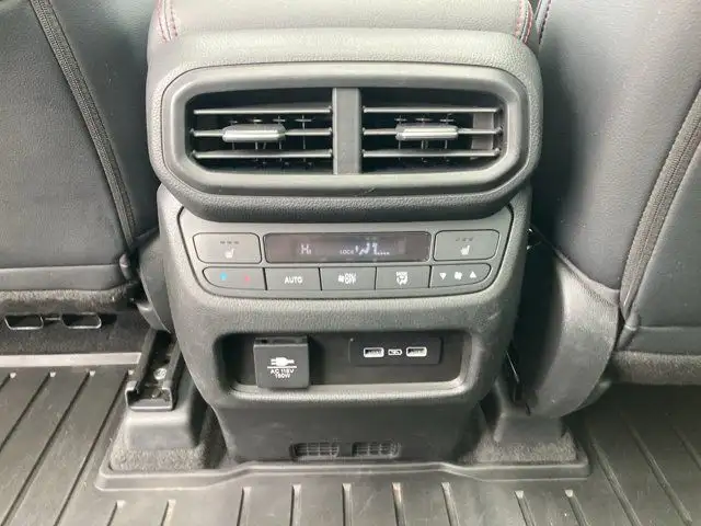 2023 Honda Pilot Black Edition AWD | AC Seats | Heated Seats in Cars & Trucks in Hamilton - Image 19