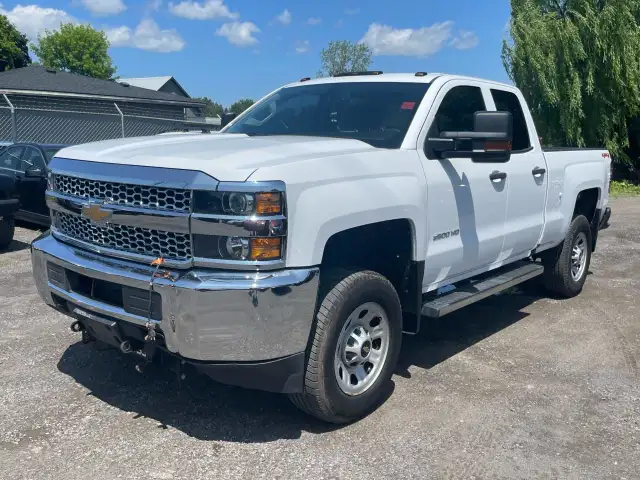 2019 Chevrolet Silverado 2500 Work Truck in Cars & Trucks in Ottawa - Image 3