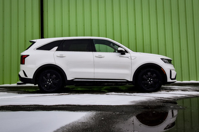 2022 Kia Sorento HEV LX • HEATED SEATS/STEERING • APPLE CARPLAY in Cars & Trucks in Cornwall - Image 2