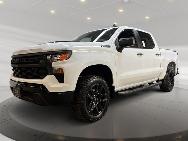 2025 Chevrolet Silverado 1500 CUSTOM TRAIL BOSS Z71 CREW CAB 4X4 in Cars & Trucks in Laval / North Shore