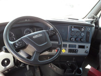 Ryder Stock ID: 898682 Transmission Type/Speed: Auto 12 Engine: DIESEL DD15AT'17 475/1650 Horse Powe... (image 8)