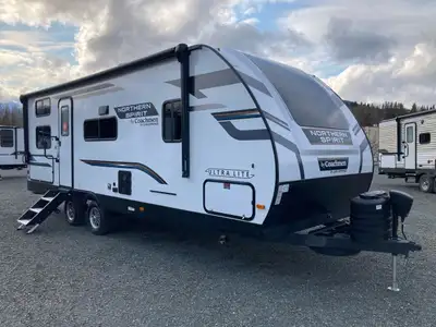 This spacious and wide-open mid-size bunk floorplan is perfect for family adventures. With an abunda...