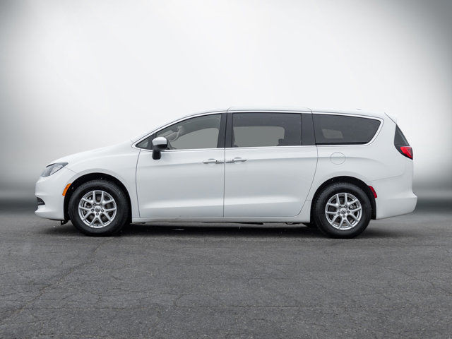 2022 Chrysler Grand Caravan SXT | Power Sliding Doors | in Cars & Trucks in Hamilton - Image 4