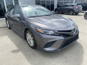 2020 Toyota Camry SE | AWD | Leather/Cloth | Low KM | Heated Seats