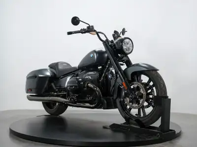 Ride apart from the crowd on this low kilometre BMW 1800cc Boxer Cruiser. This unique bagger looks s...