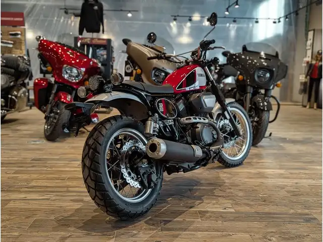 2017 Yamaha SCR950 // Charcoal Silver and Rapid Red in Dirt Bikes & Motocross in Winnipeg - Image 12
