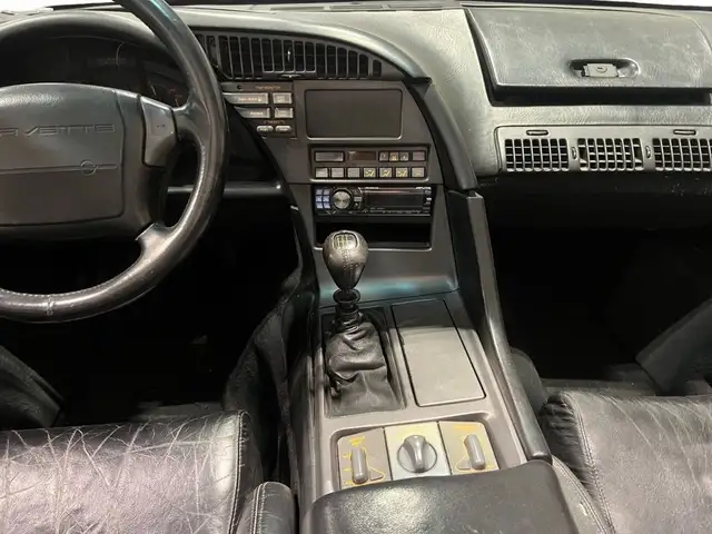 1990 Chevrolet Corvette 2dr Convertible in Cars & Trucks in Edmonton - Image 11