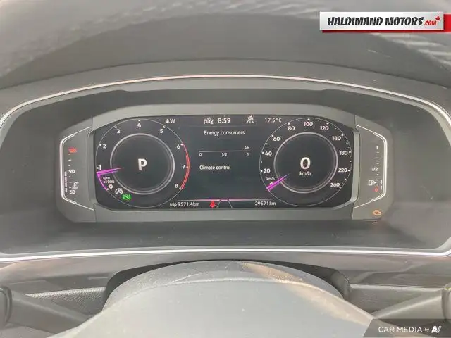 2022 Volkswagen Tiguan Comfortline R-Line Black Edition in Cars & Trucks in Hamilton - Image 19