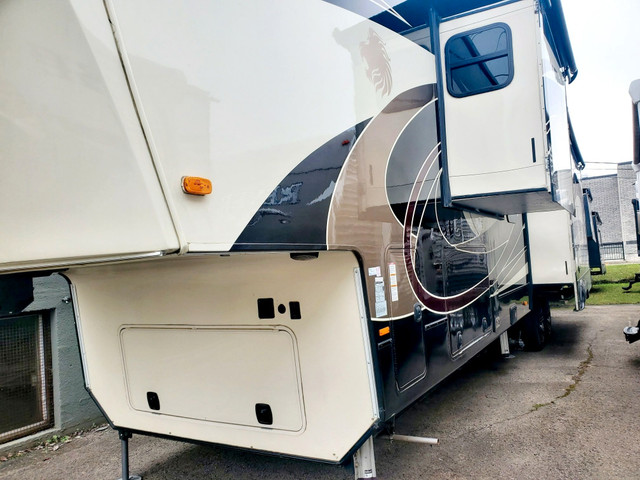 23-1655 FW LANDMARK 43pi 2018 23-1655 in Travel Trailers & Campers in Laval / North Shore - Image 4