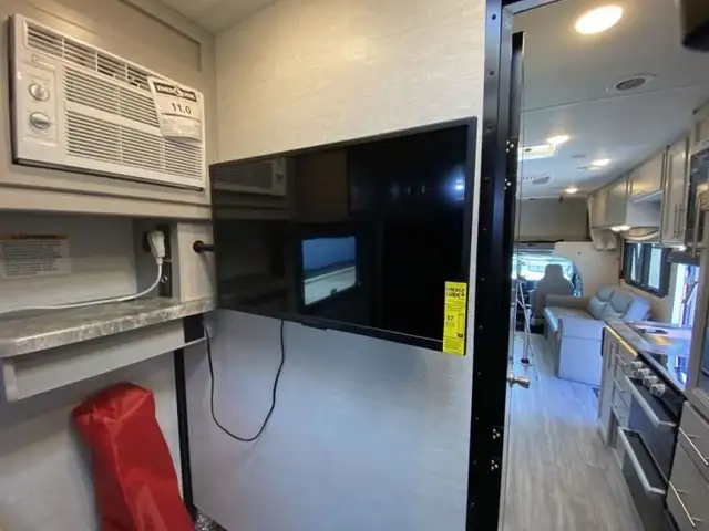 2024 Thor Motor Coach Outlaw 29J in RVs & Motorhomes in Abbotsford - Image 29