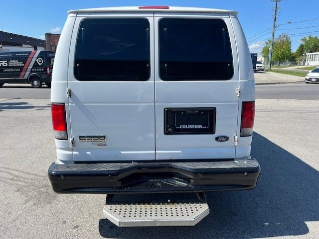 2013 Ford Econoline Cargo Van E-350 Super Duty EXTENDED PASSENGE in Cars & Trucks in City of Toronto - Image 4