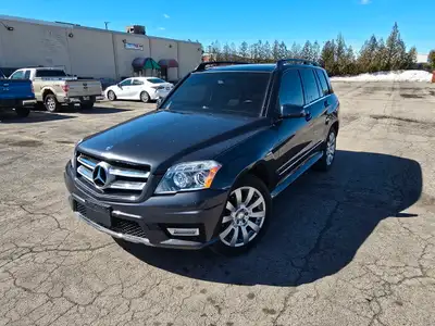 LOADED LOW-MILEAGE 2010 MERCEDES BENZ GLK350 4MATIC. Equipped with keyless entry, leather seats, pan...