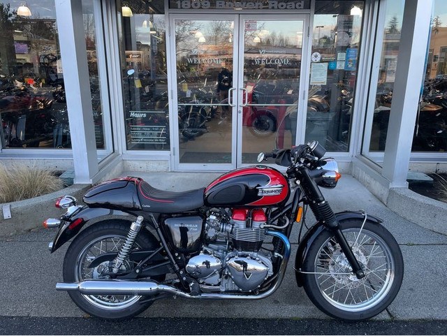 2008 Triumph BONNEVILLE T-100 in Street, Cruisers & Choppers in Nanaimo