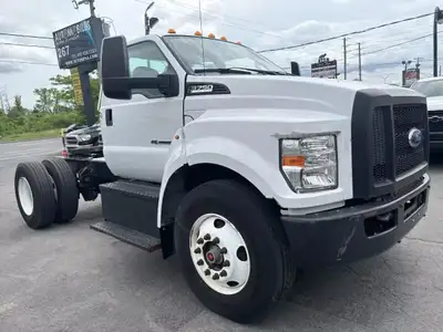 Ford f750 diesel 6.7 automatique vendu sans le flat bed possibilité de l’installer environs 15-20k$...