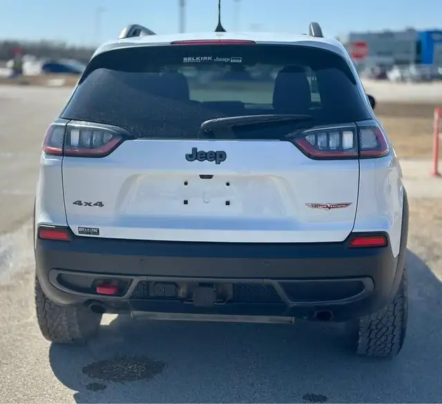 2020 Jeep Cherokee in Cars & Trucks in Winnipeg - Image 7