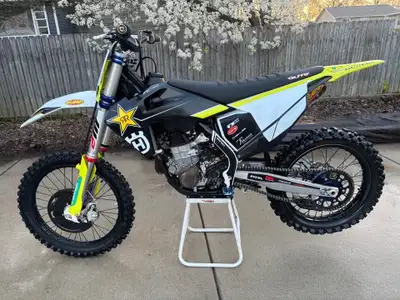 APPLY NOW: https://www.ridecollective.ca/get-pre-approved The 2021 Husqvarna FC 450 is a premier mot...